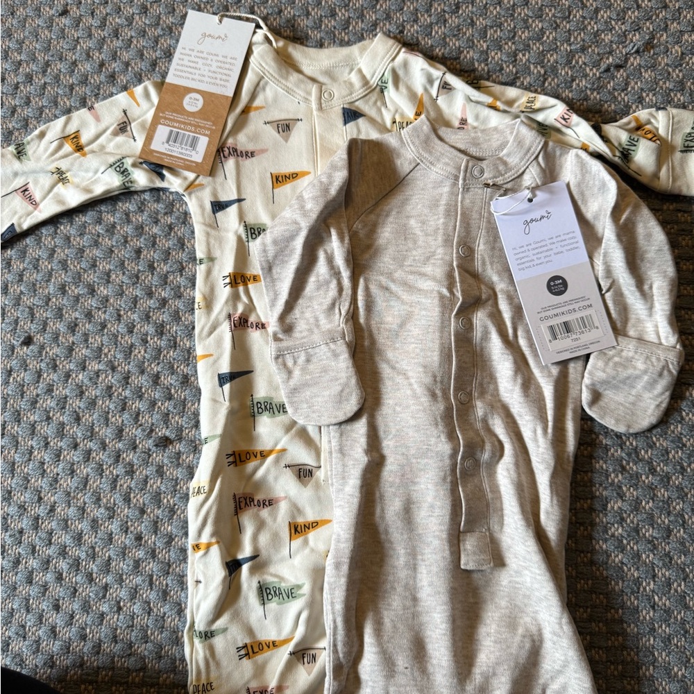 Goumi 24-hour sleep gowns (2)